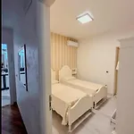 Bed & Breakfast By Family L&g